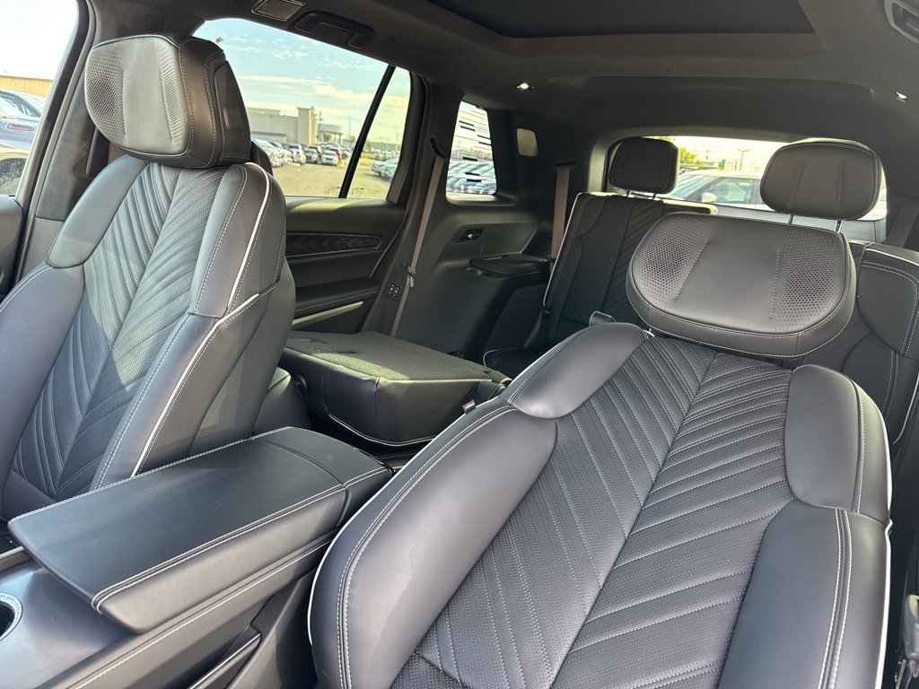 Used 2026 Cadillac Vistiq Platinum w/ LPO, Floor Liner Package AWD/4WD image 38