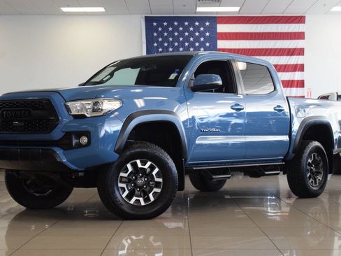 Used 2019 Toyota Tacoma TRD Off-Road w/ Technology Package AWD/4WD image 3