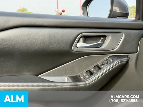 Used 2025 Nissan Rogue SV FWD image 6