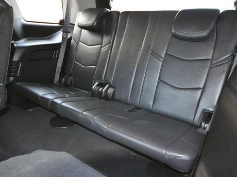 Used 2018 Cadillac Escalade Luxury AWD/4WD image 32