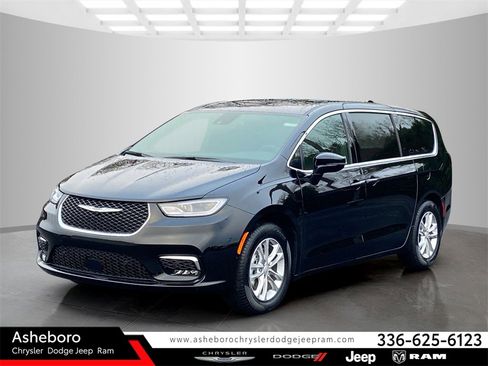 New 2026 Chrysler Pacifica Select image 1