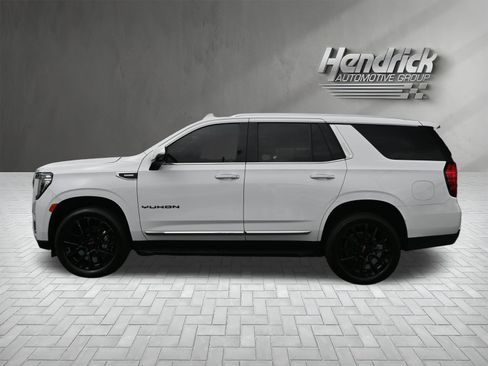Used 2022 GMC Yukon SLT w/ SLT Premium Package image 9