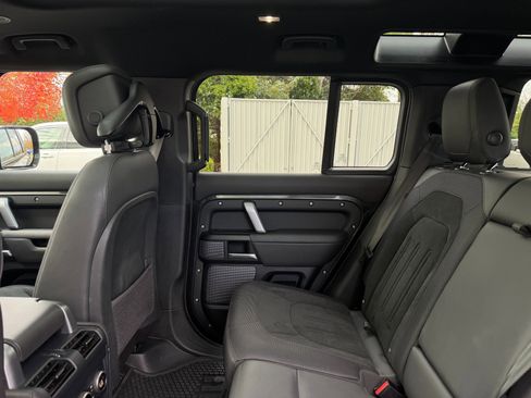 Used 2023 Land Rover Defender 110 image 52