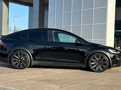Used 2022 Tesla Model X Plaid image 3
