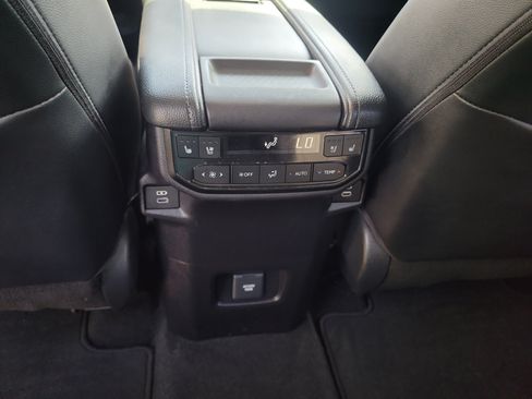 Used 2024 Toyota Grand Highlander AWD image 18