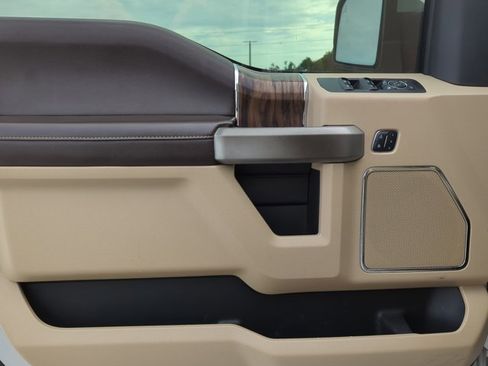 Used 2018 Ford F150 Lariat w/ Equipment Group 502A Luxury image 7