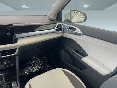 New 2026 Volkswagen Taos SE image 28