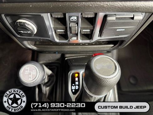 Used 2024 Jeep Wrangler Unlimited AWD/4WD image 19