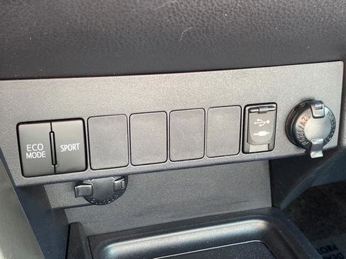 Used 2014 Toyota RAV4 XLE AWD/4WD image 28