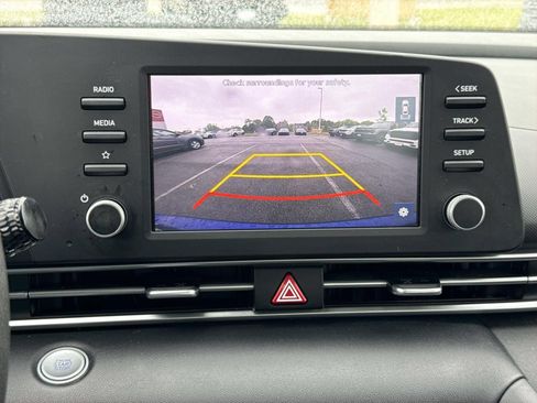 Used 2022 Hyundai Elantra SEL FWD image 10