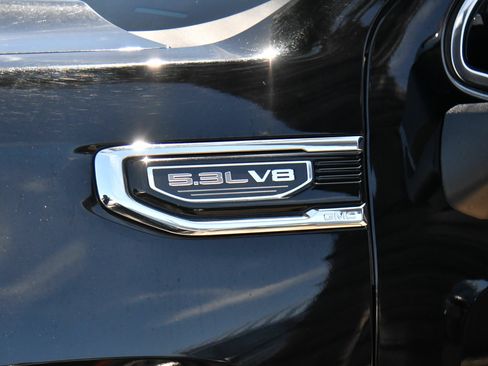 Used 2025 GMC Sierra 1500 SLT AWD/4WD image 13