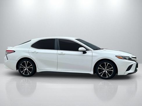 Used 2019 Toyota Camry SE FWD image 4