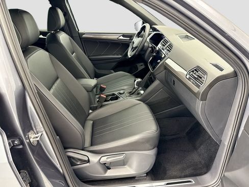 Certified 2024 Volkswagen Tiguan SE R-Line AWD/4WD image 18