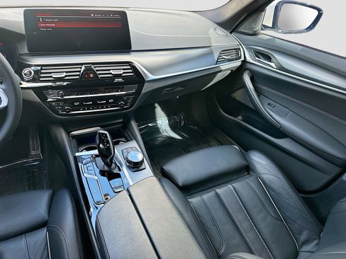 Used 2021 BMW 540i w/ Executive Package image 24