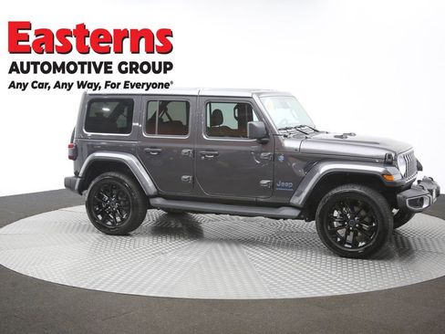 Used 2025 Jeep Wrangler Unlimited Sahara AWD/4WD image 43