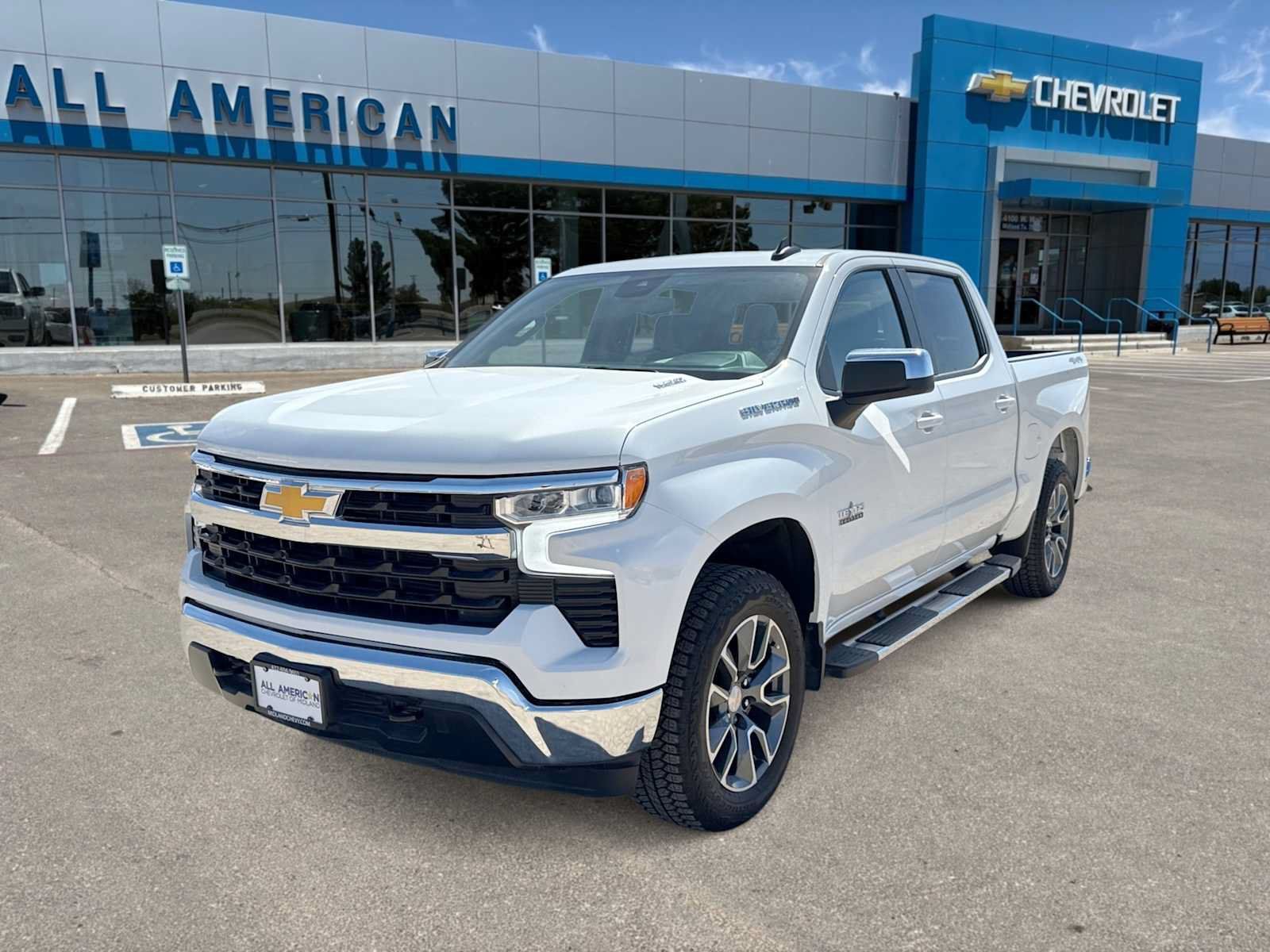 Used 2025 Chevrolet Silverado 1500 LT w/ Texas Edition Plus AWD/4WD image 4