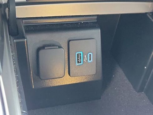 Used 2021 Ford Explorer XLT w/ Equipment Group 202A image 17