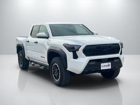 Certified 2024 Toyota Tacoma TRD Off-Road image 3