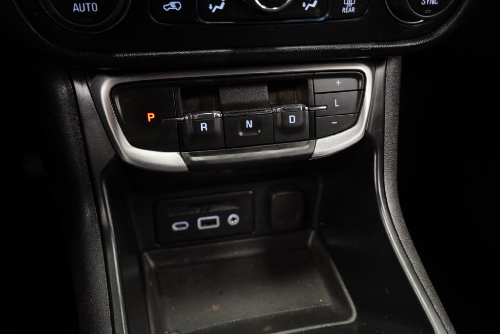 Used 2023 GMC Terrain SLT w/ LPO, Floor Liner Package FWD image 28