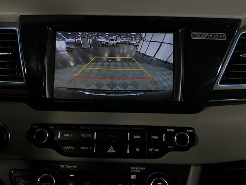 Used 2018 Kia Niro EX Premium image 23