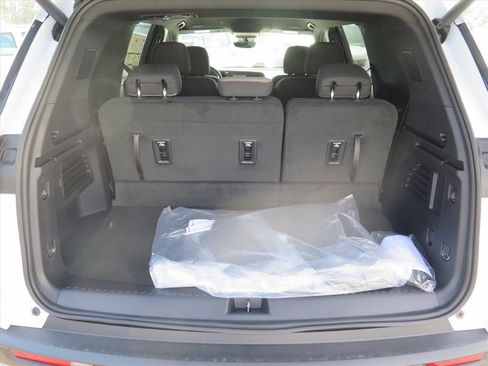 New 2026 Chevrolet Traverse LT w/ Enhanced Driving Package image 15