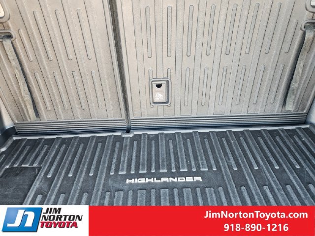 Used 2021 Toyota Highlander XLE FWD image 33