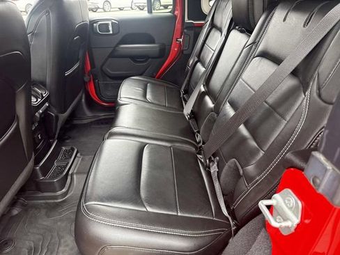 Used 2019 Jeep Wrangler Unlimited Sahara AWD/4WD image 16