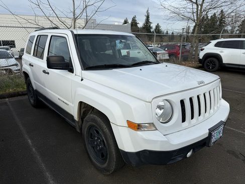 Used 2016 Jeep Patriot Sport image 3