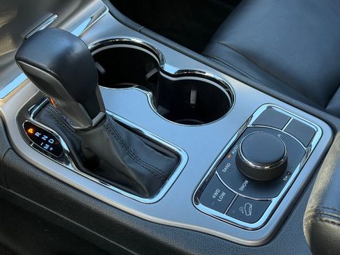 Used 2022 Jeep Grand Cherokee Limited image 28