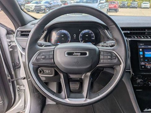 Certified 2024 Jeep Grand Cherokee L Laredo image 17