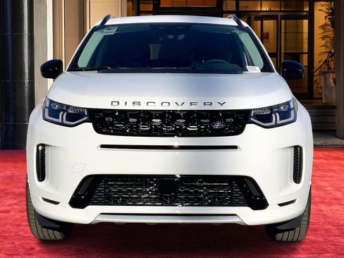 New 2025 Land Rover Discovery Sport S image 2