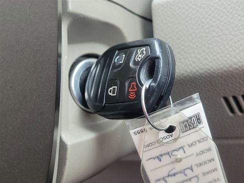 Used 2013 Lincoln Navigator 4WD w/ HD Trailer Tow Pkg image 32