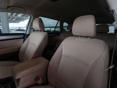 Used 2017 Subaru Outback 2.5i Premium image 9