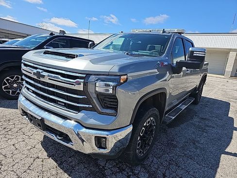 Used 2024 Chevrolet Silverado 3500 LTZ w/ LTZ Plus Package image 3