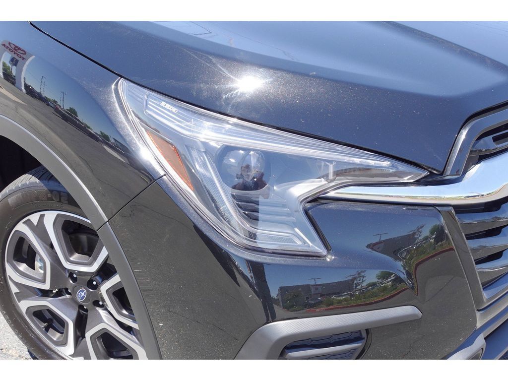 Used 2023 Subaru Ascent Limited AWD/4WD image 2