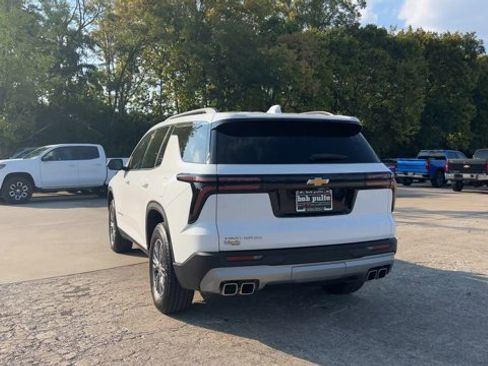 New 2025 Chevrolet Traverse LT w/ LPO, Floor Liner Package image 7