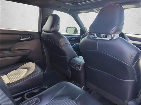 Used 2022 Toyota Highlander XSE FWD image 26