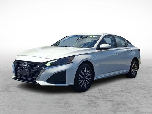 Used 2023 Nissan Altima 2.5 SV AWD/4WD image 3