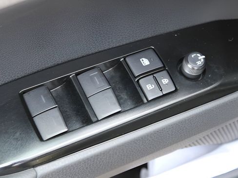 Used 2025 Toyota Camry LE w/ Convenience Package image 16