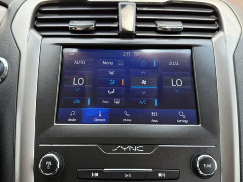 Used 2020 Ford Fusion SE FWD image 30