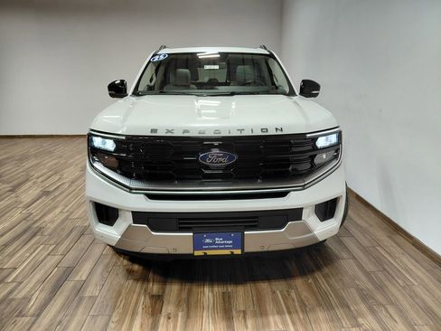 Certified 2025 Ford Expedition Max Platinum w/ Driver's Package AWD/4WD image 21