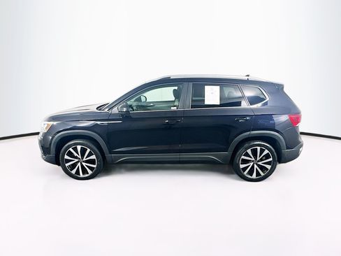 Used 2023 Volkswagen Taos SE FWD image 4