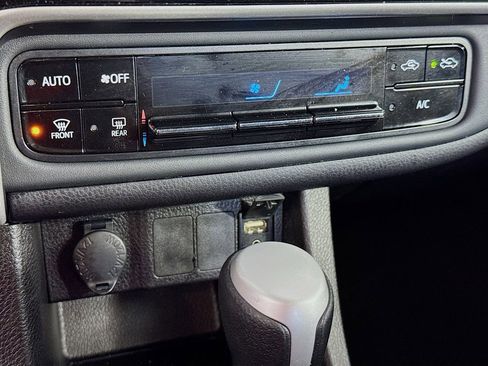 Used 2017 Toyota Corolla LE image 19