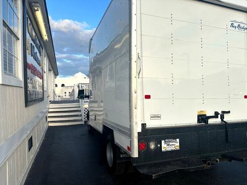 Used 2017 GMC Savana 3500 image 4