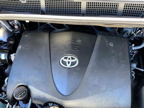 Used 2019 Toyota Sienna XLE image 35