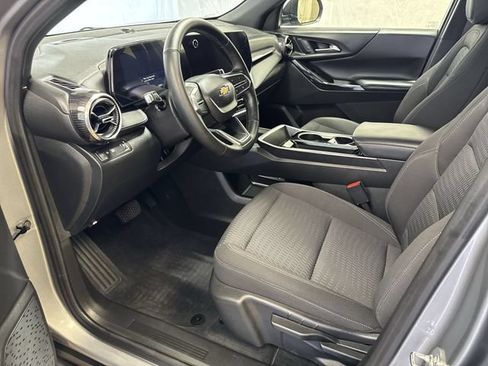 Certified 2025 Chevrolet Equinox LT FWD image 11