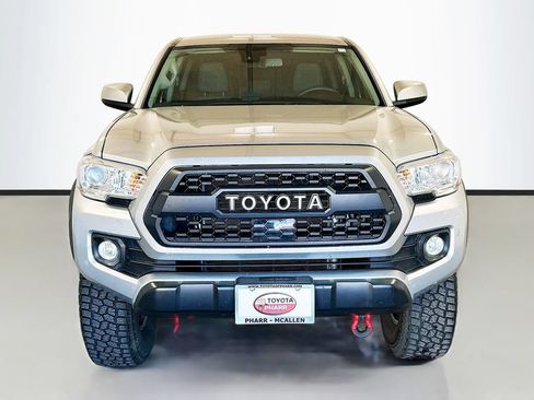 Used 2022 Toyota Tacoma SR5 AWD/4WD image 2