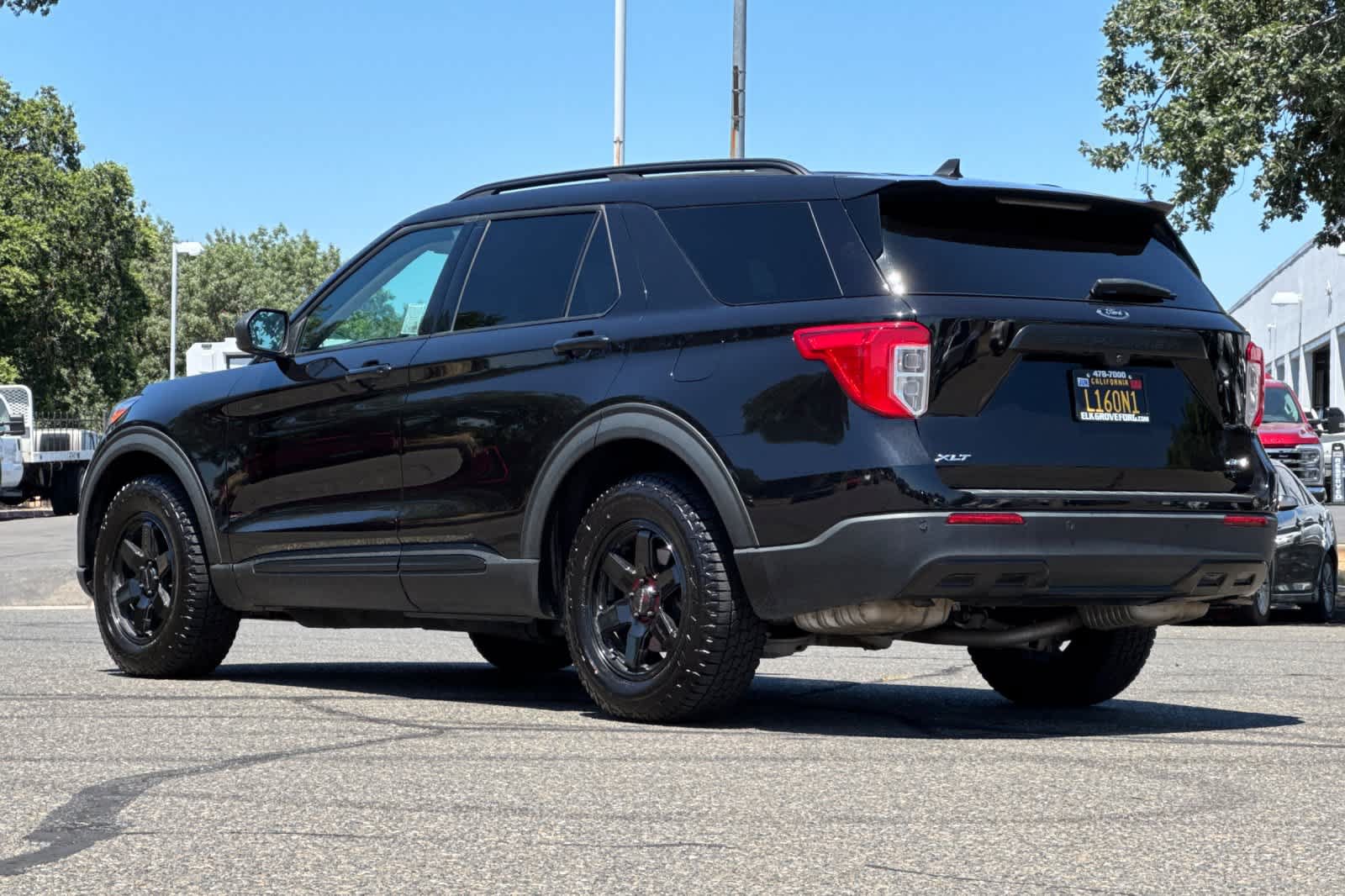 Used 2023 Ford Explorer XLT w/ Equipment Group 202A AWD/4WD image 6