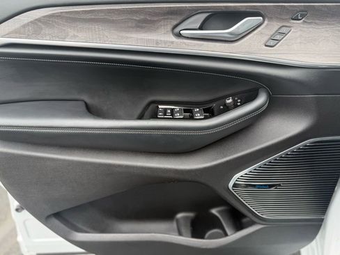 Used 2022 Jeep Grand Cherokee Overland w/ Luxury Tech Group IV image 15