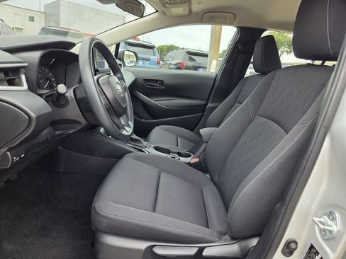 Used 2025 Toyota Corolla LE FWD image 25